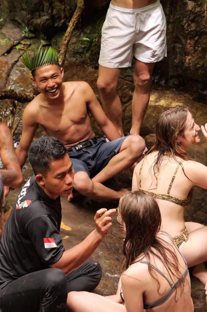 Jungle Life Guest House - Trekking & Transport Only Book With Us Bukit Lawang Exterior photo